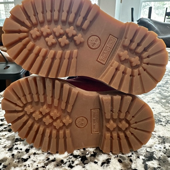 Red and black toddler Timberland boots - Picture 5 of 7